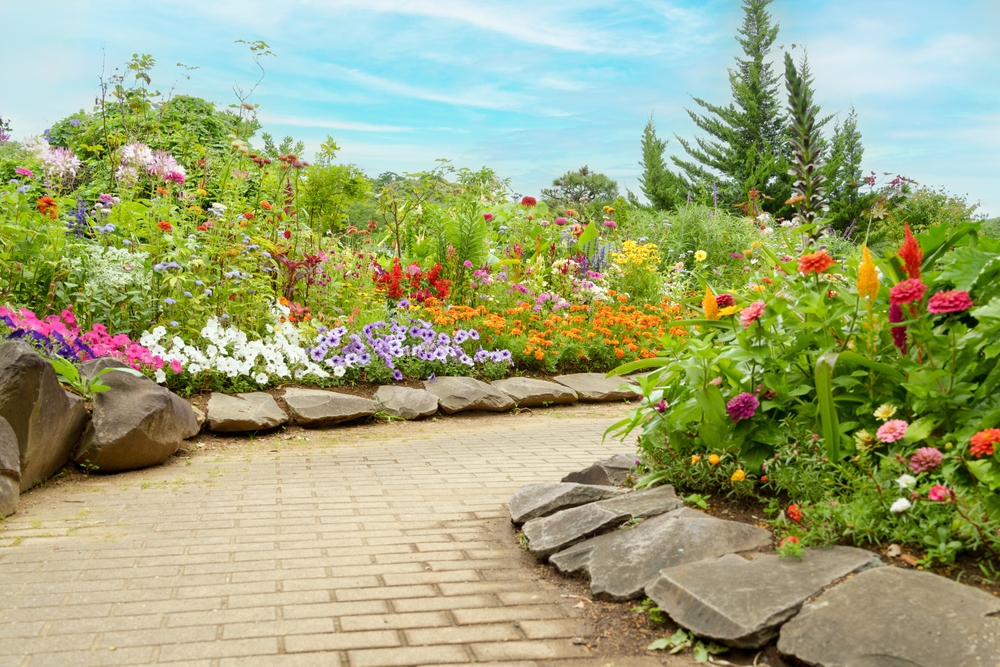 Flower,Beds,And,Cobblestone,Walkways,In,An,English,Garden,Filled